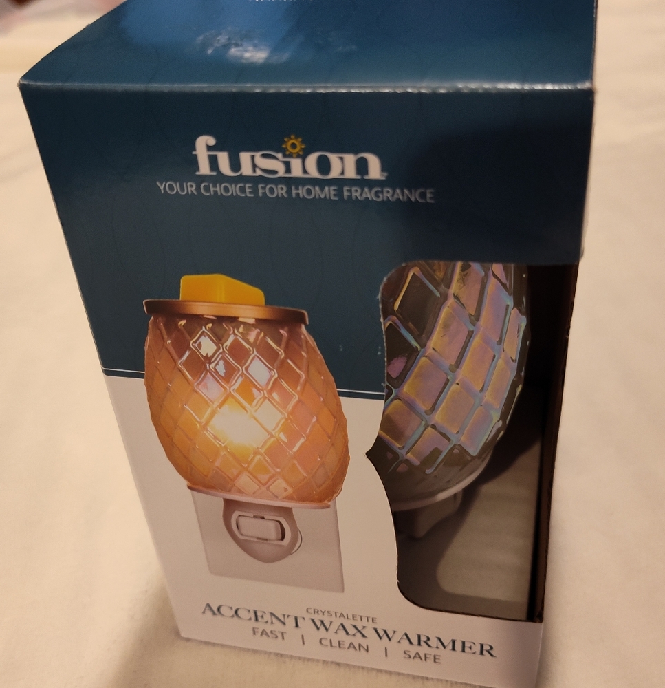 NWT! Fusion Plug-In Wax Warmer